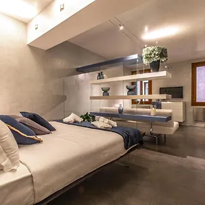 https://san-marco-deluxe-suite-rr.hotelslidodijesolo.com