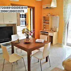https://la-bomboniera-bari.barihotels.org